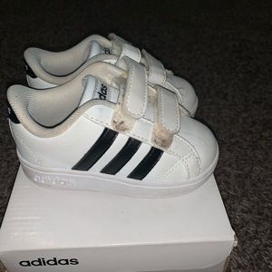Toddler adidas tennis shoes